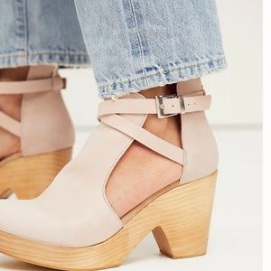 Free People Cedar Clogs size 37 blush pink